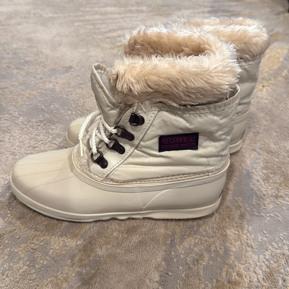 Sorel Tromper white cream with removable insert size 8 in EUC